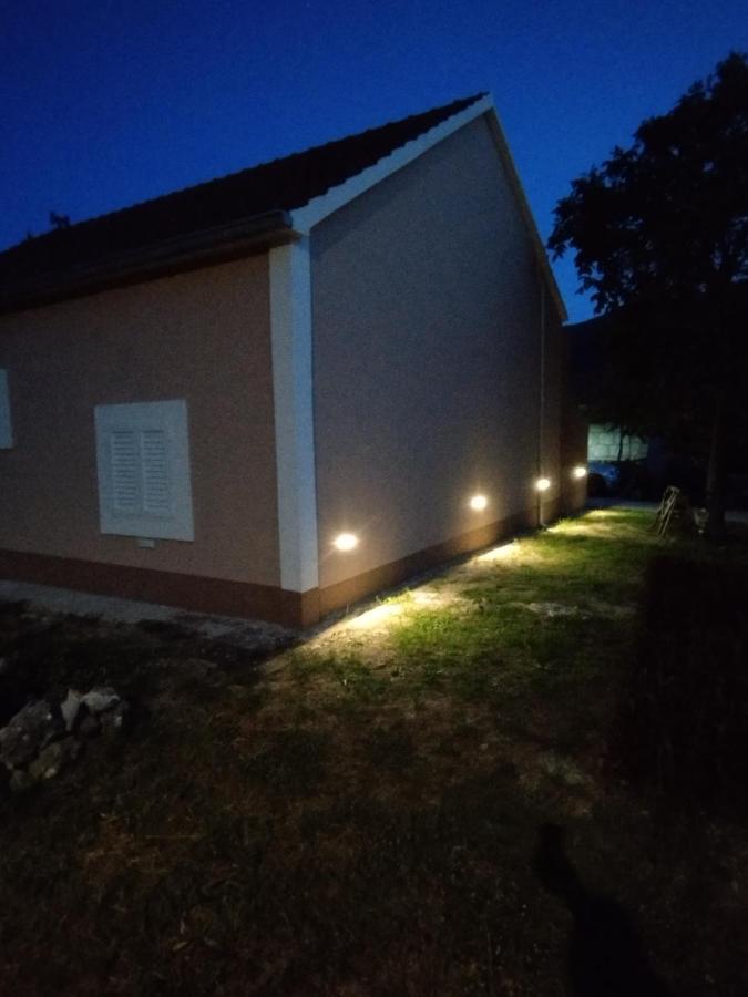 Maris Apartment Vodenjak Luaran gambar